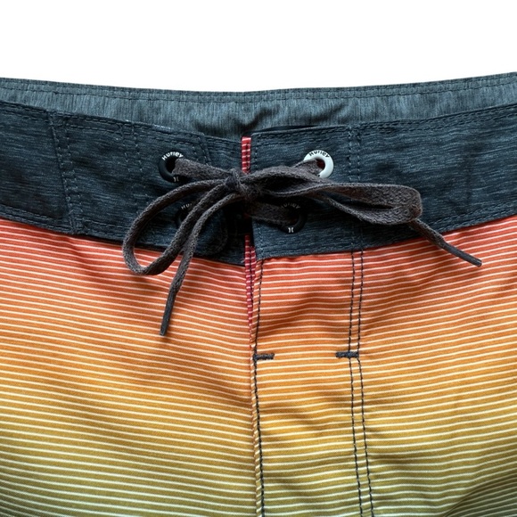 Hurley Men's 9” Valley Sunset Striped Board Shorts Size 30 Multicolor Beachwear - Picture 4 of 6